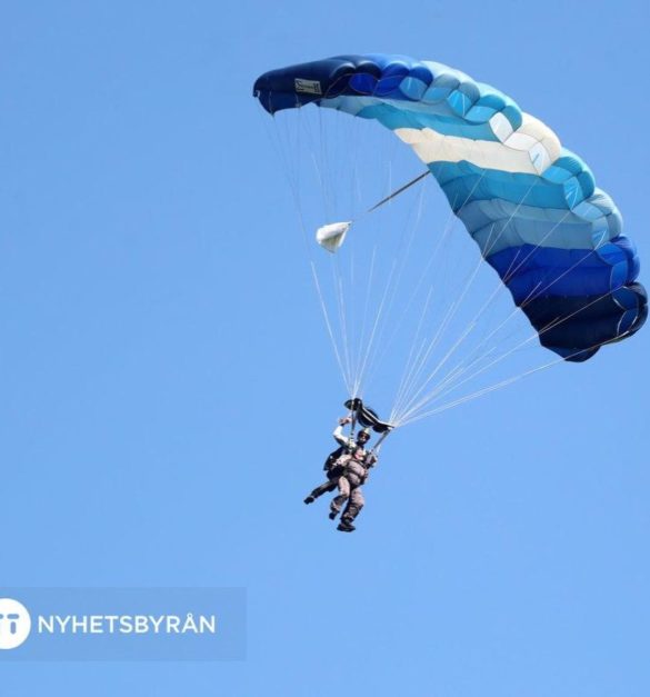 Rut Larsson, une Suédoise de 103 ans, a battu le record de la personne la plus âgée à sauter en parachute en tandem.